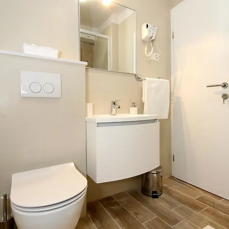 Apartment Maxim Deluxe With Balcony & Private Bathrooms - Downtown Spalato, Quiet Neighborhood *