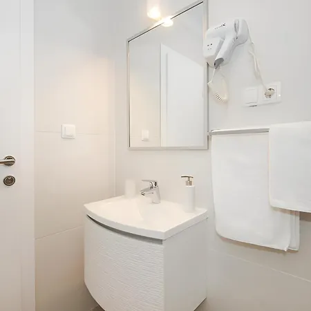 Apartment Maxim Deluxe With Balcony & Private Bathrooms - Downtown Spalato, Quiet Neighborhood *