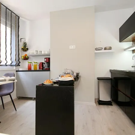 Maxim Deluxe With Balcony & Private Bathrooms - Downtown Spalato, Quiet Neighborhood Apartment Split