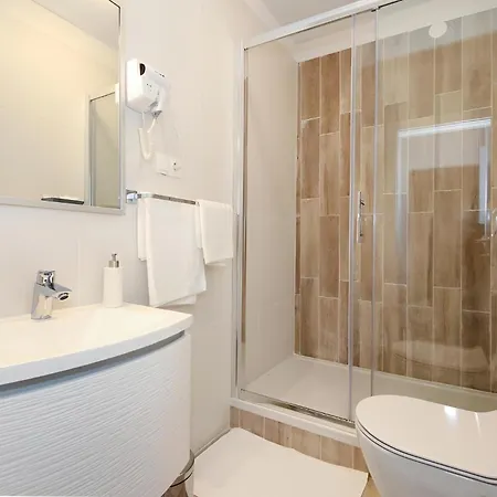 Maxim Deluxe With Balcony & Private Bathrooms - Downtown Spalato, Quiet Neighborhood