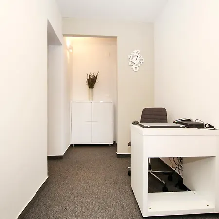 Maxim Deluxe With Balcony & Private Bathrooms - Downtown Spalato, Quiet Neighborhood Apartment *