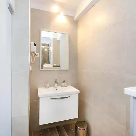 Maxim Deluxe With Balcony & Private Bathrooms - Downtown Spalato, Quiet Neighborhood スプリト